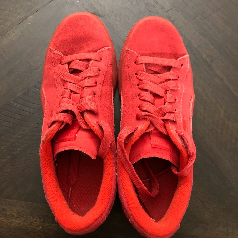 Boys Red Puma Suede Size 5!!!